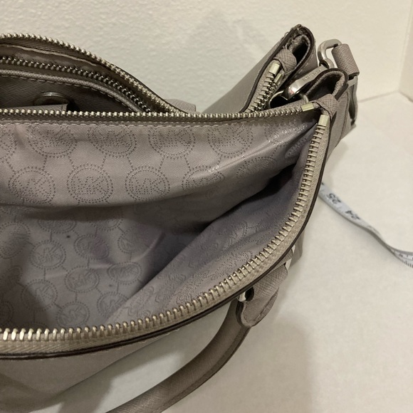 Michael Kors Signature Large Heather Grey Saffiano Leather Sutton Satchel Purse. - Picture 13 of 16